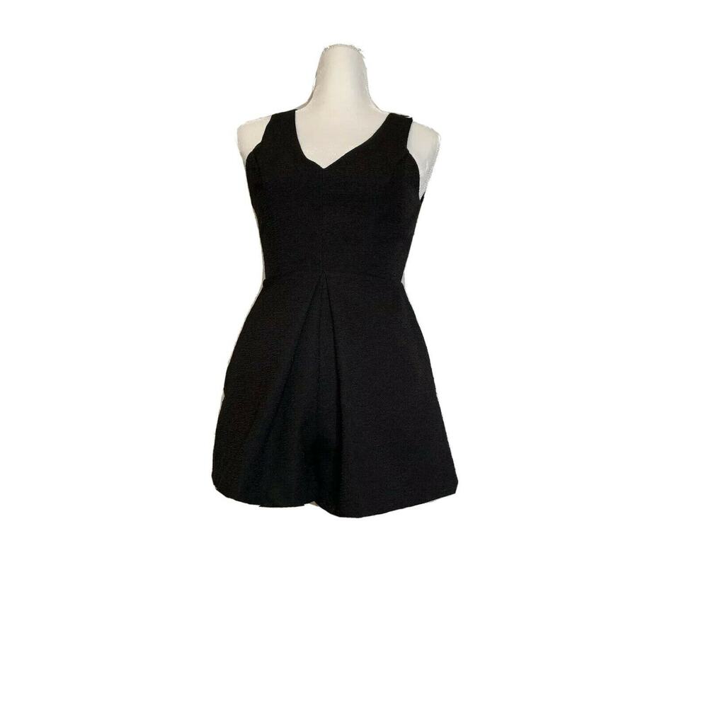 Lush Women’s Open Back Romper Shorts dress Sleeveless V Neck black Sz small